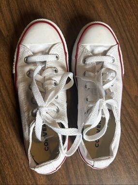 Converse White Low Tops Unisex Youth Size 1 All Star Chuck Taylor